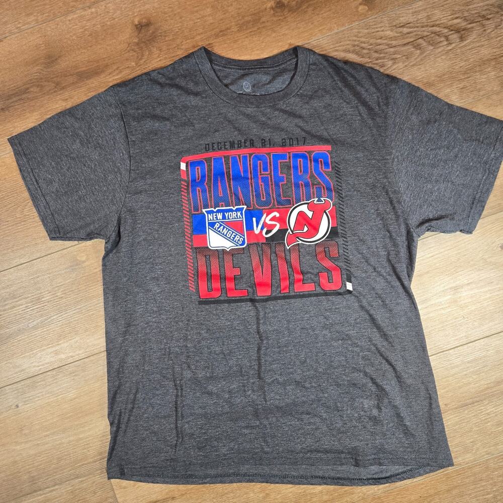 Fanatics New York Rangers vs Devils 2017 T-Shirt Men’s Large Gray NHL Hockey Tee